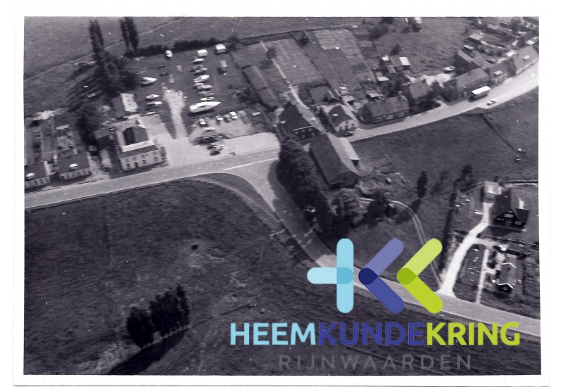 Tolkamer 1975 Luchtfoto `sGraven waardsedijk( Keiendijk) Boerderij Holtus Coll. G.B.Janssen